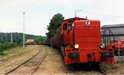 63 bb 71011 tractant un lourd convoi de wagons a mimizan bel air en 1992